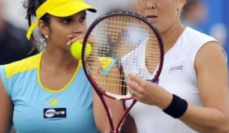 Sania Mirza and Liezel Huber hammered Darija Jurak and Heather Watson in the WTA Aegon International