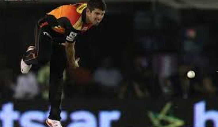 As a bowler, important to keep batsmen guessing. says Henriques