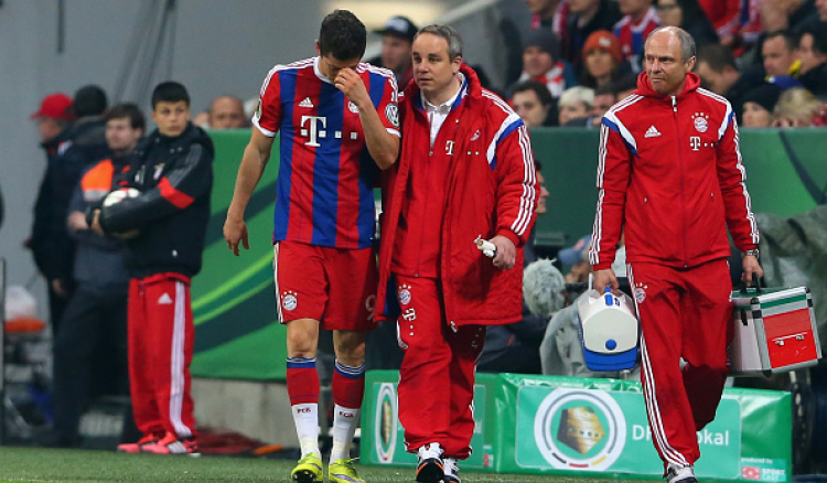 Bayern's Lewandowski in danger of missing remaining season