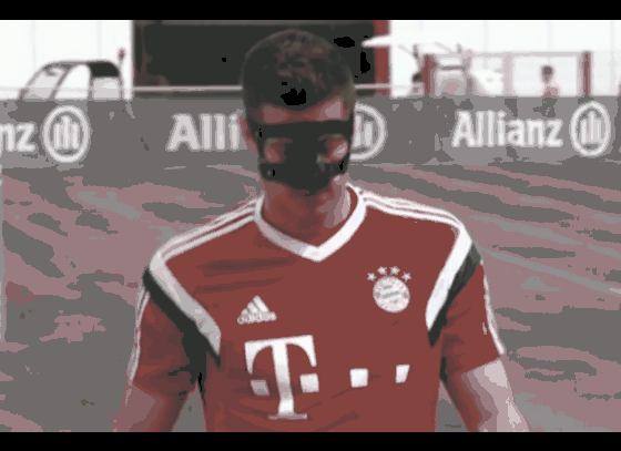 Lewandowski returns to training wearing protective mask